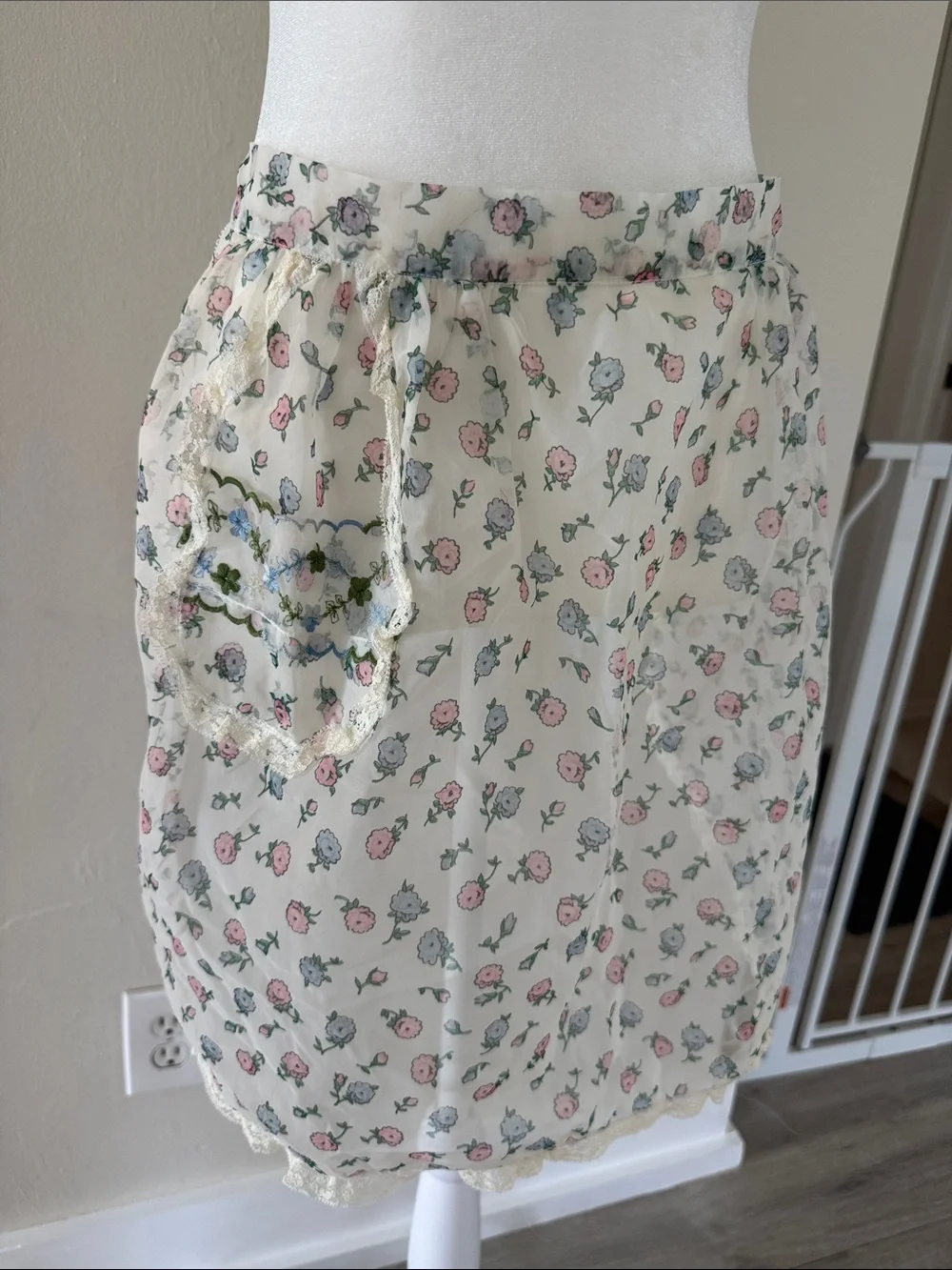 Vintage Apron Half Floral Mid Century  Modern Embroidered Lace pocket